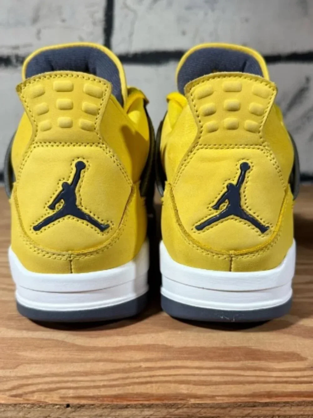 Air Jordan 4 Retro Lightning (2021) Yellow